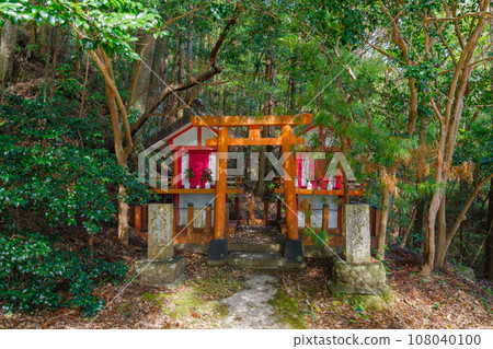 Kamikura Shrine's Fire Shrine/Nakanojizodo (Shingu City, Wakayama Prefecture) Kamikura Shrine's Fire Shrine/Nakanojizodo (Shingu City, Wakayama Prefecture) 108040100
