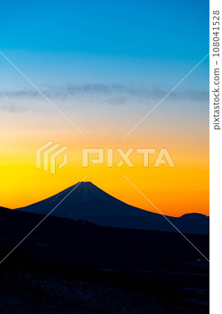 [富士山素材]魔法時刻的富士山剪影[長野縣] 108041528