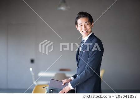 商務人士外出 108041852