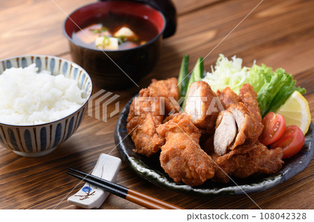 Fried chicken Classic chicken dish Fried chicken set meal Comes with salad, miso soup, and red soup stock Crispy fried chicken Fried chicken Classic chicken dish Fried chicken set meal Comes with salad, miso soup, and red soup stock Crispy fried chicken 108042328