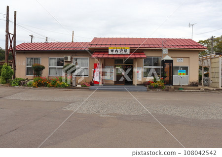 秋田內陸縱貫鐵道米內澤站車站大樓景觀 秋田內陸縱貫鐵道米內澤站車站大樓景觀 108042542