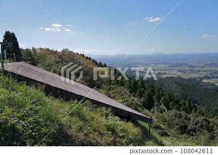 Paragliding takeoff platform near the observation deck at the top of the mountain 108042611