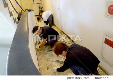 Floor construction 108043330