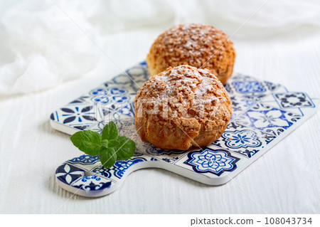 Choux cakes with custard. 108043734