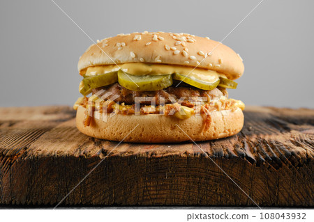 Beef burger with pickled cucumber and onion crumbs Beef burger with pickled cucumber and onion crumbs 108043932