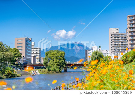 從開雲橋看到的北上川和岩手山、開雲橋花壇和散步道、盛岡的正門 108045599