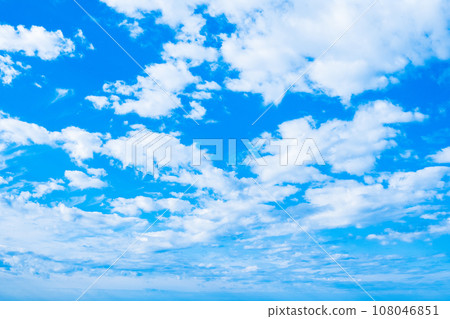 令人耳目一新的藍天 108046851