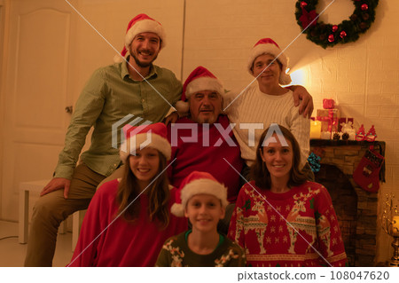 A Russian family is gathering for Christmas at home. 108047620