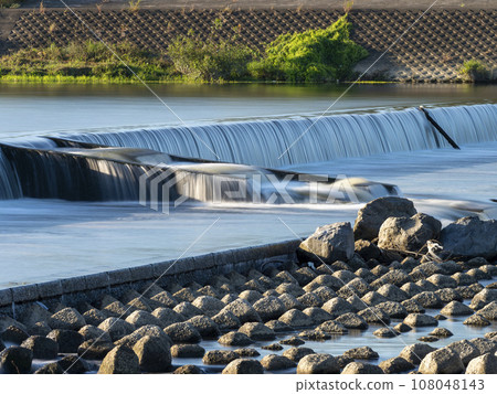 Kashiwara Dam on the Yamato River photographed with a slow shutter Kashiwara Dam on the Yamato River photographed with a slow shutter 108048143