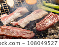 烤肉（豬肉和牛肉） 108049527