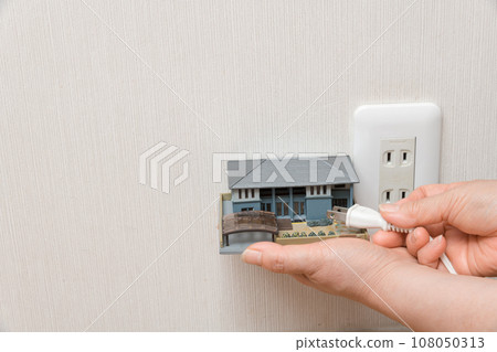 [Housewife imagining housing and electricity] 108050313