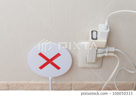 [Octopus-like wiring with many outlets plugged in] 108050315