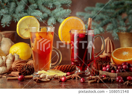 Hot Christmas drinks with ingredients. 108051548