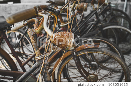 Old and dirty with rusty classic bicycle 108051615