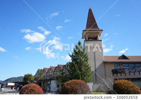 安曇野瑞士村在藍天下閃閃發光 108052658