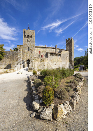 Larressingle on route to Santiago de Compostela, departement Gers, Occitanie, France 108053119