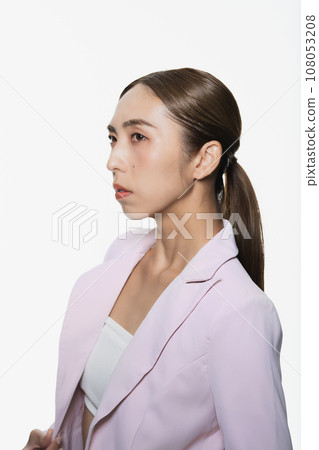High contrast portrait of a cool woman 108053208