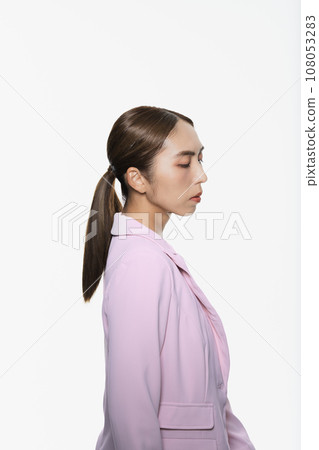 High contrast portrait of a cool woman 108053283