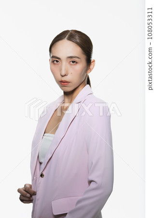 High contrast portrait of a cool woman 108053311