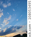 The sky where the sun is setting 108053495