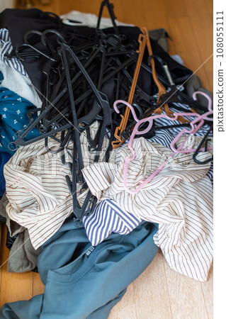 Decluttering, changing clothes, tidying up 108055111