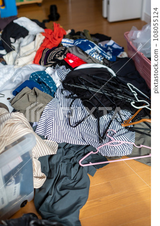 收拾東西、換衣服、收拾東西 108055124