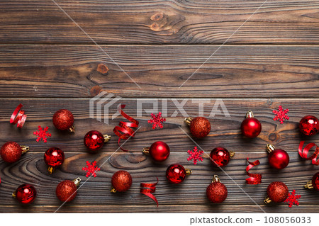 Christmas composition. a pattern of christmas balls on colored background. Flat lay, top view New year decor 108056033