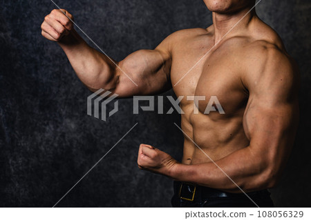 肌肉發達的男性身體 108056329