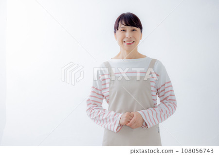 一個圍裙的女人 108056743