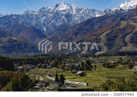 Three-tiered autumn leaves and limited express Azusa Three-tiered autumn leaves and limited express Azusa 108057490