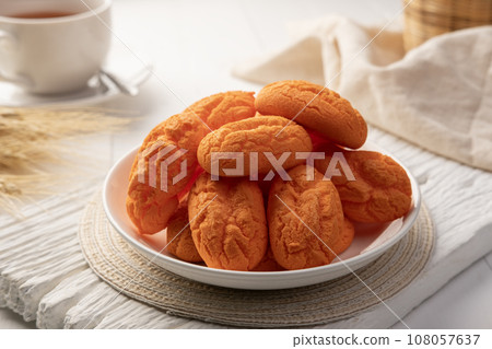 Thai sweetmeat made of flour, egg and sugar and coconut milk, coconut cream cookies (Khanom Ping) 108057637