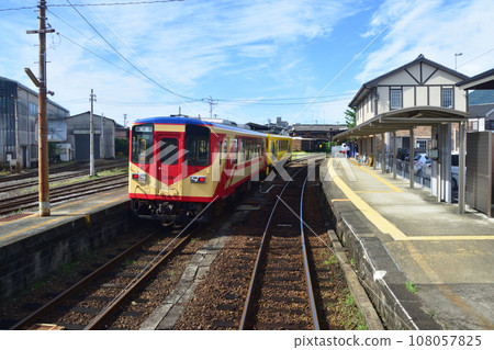 長崎縣島原鐵道線,從島原港站到古部站的車窗看到的景色(2022年9月) 長崎縣島原鐵道線,從島原港站到古部站的車窗看到的景色(2022年9月) 108057825