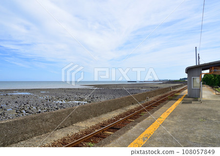 長崎縣島原鐵道線，從島原港站到古部站的車窗看到的景色（2022年9月） 108057849