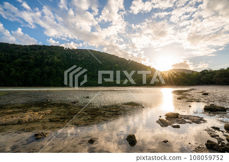 Sunrise at Mai ngam beach, Surin island National park, Phang nga, Thailand 108059752