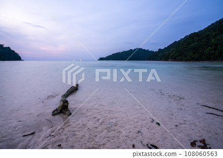 Sunet in Mai Ngam beach, Surin island national park, Pang Nga, Thailand, 108060563