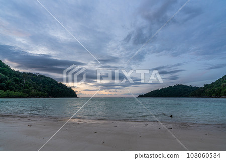 Beautiful sunset in Mai Ngam beach, Surin island national park, Pang Nga, Thailand Beautiful sunset in Mai Ngam beach, Surin island national park, Pang Nga, Thailand 108060584