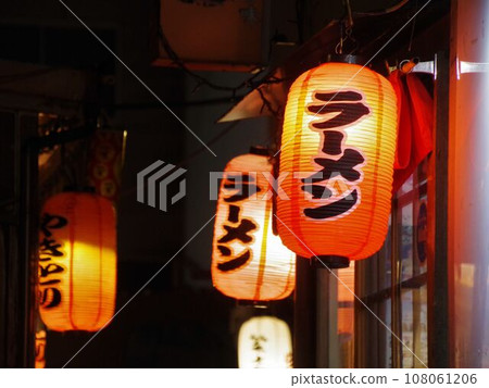 Red lantern at a back alley ramen shop 108061206