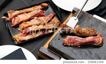 Hot stone cooking of beef meat 108061349