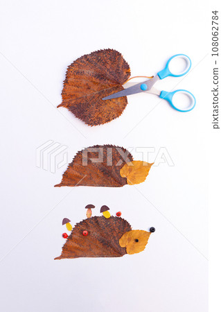 easy nature craft for kids, turtle made from leaves, ideas for autumn craft  108062784