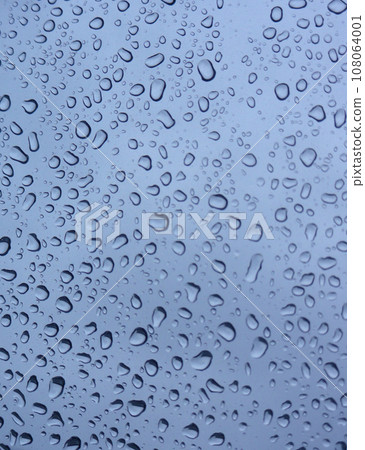 Water droplets on window glass 108064001