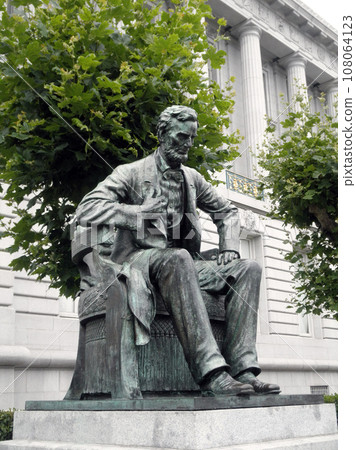 Side angle of Statue of Abe Lincoln sitting down in Front of City Hall in San Francisco 108064123