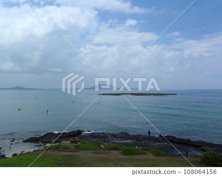 Waters off Kailua filled with people partaking in water sports 108064156