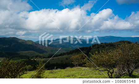 從霧峰眺望遠處的山景 從霧峰眺望遠處的山景 108065548