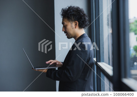 Computer, smartphone, bearded man Computer, smartphone, bearded man 108066400