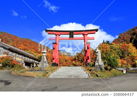 出羽三山奧之院、湯殿山、湯殿山神社大鳥居 108066437