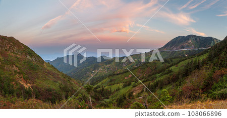 秋季滋賀草津高原路線 從山田峠附近前往滋賀高原的紅葉 秋季滋賀草津高原路線 從山田峠附近前往滋賀高原的紅葉 108066896