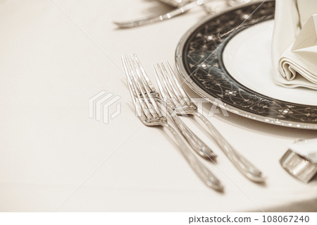 Image of lined-up spoons for eating - caratry Image of lined-up spoons for eating - caratry 108067240