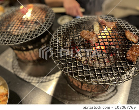 在七個輪子上烤肉 108067769