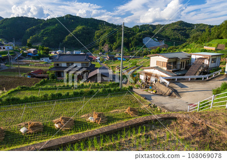 Original scenery of Akiyama village as autumn approaches Original scenery of Akiyama village as autumn approaches 108069078