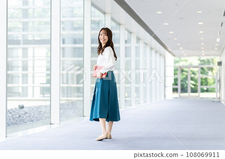 Business woman in the office Business woman in the office 108069911